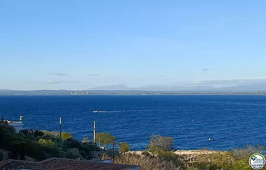 Apartamento de ensueño con vistas panorámicas a la bahía y al puerto de las Rosas