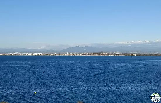 Apartamento de ensueño con vistas panorámicas a la bahía y al puerto de las Rosas