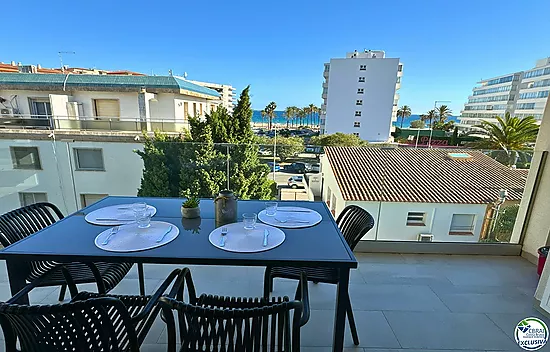 APPARTEMENT SPECTACULAIRE À 120 METRES DE LA MER AVEC PISCINE À SANTA MARGARITA, ROSES