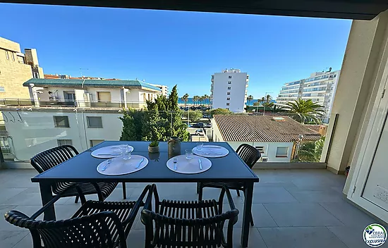 SPECTACULAR APARTMENT 120 METERS FROM THE SEA WITH POOL IN SANTA MARGARITA, ROSES