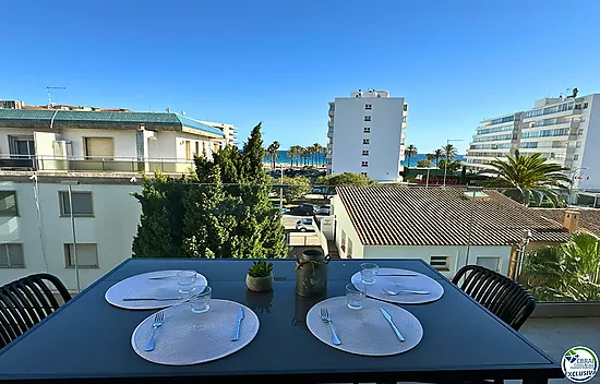 APPARTEMENT SPECTACULAIRE À 120 METRES DE LA MER AVEC PISCINE À SANTA MARGARITA, ROSES