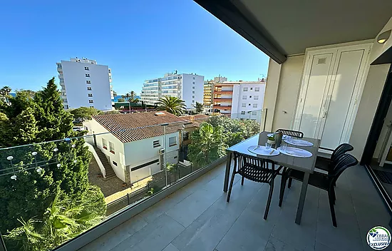 ESPECTACULAR APARTAMENTO A 120 METROS DEL MAR CON PISCINA EN SANTA MARGARITA, ROSES