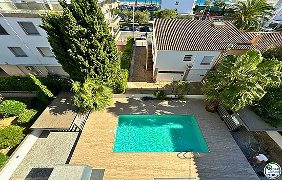 APPARTEMENT SPECTACULAIRE À 120 METRES DE LA MER AVEC PISCINE À SANTA MARGARITA, ROSES