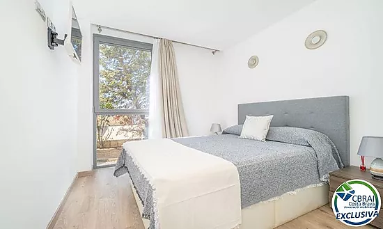 CLOT DELS FRANQUETS Ground floor apartment with 3 bedrooms and 224 m2 of terrace and garden