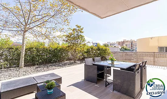 CLOT DELS FRANQUETS Ground floor apartment with 3 bedrooms and 224 m2 of terrace and garden