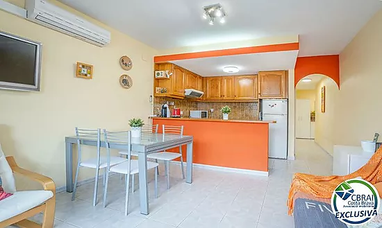 PORT MOXÓ Apartment with views of the canal, mooring for a sailboat and private outdoor parking