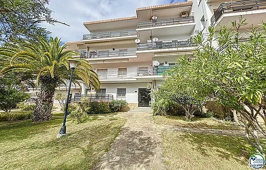 CÓMODO APARTAMENTO VISTA  A LA MONTAÑA CON TERRAZA Y ESTACIONAMIENTO