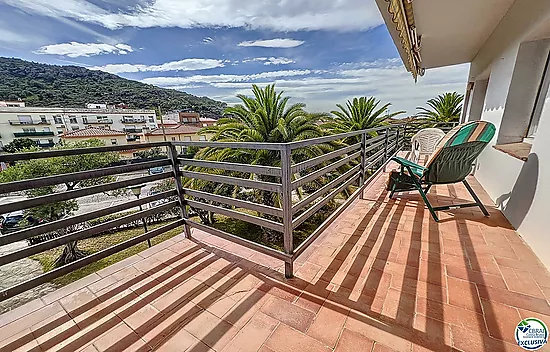 COMFORTABLE APARTMENT WITH MOUNTAIN VIEW WITH TERRACE AND PARKING