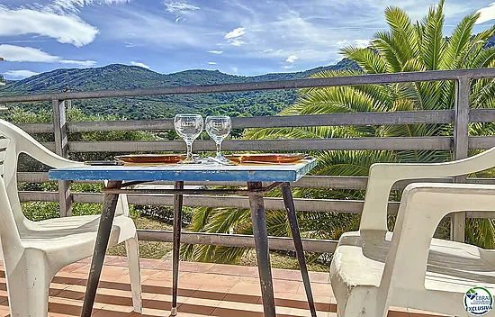 CÓMODO APARTAMENTO VISTA  A LA MONTAÑA CON TERRAZA Y ESTACIONAMIENTO