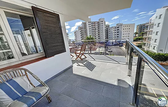 APARTAMENTO VISTA AL MAR A 2 MINUTOS DE LA PLAYA CON PARKING