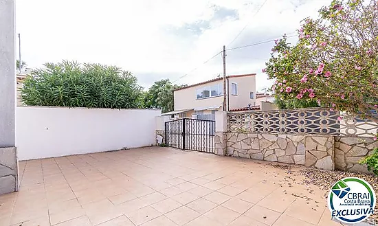 MONTGRÍ 4-bedroom house with garden a few meters from the beach