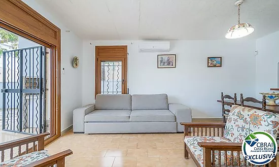 MONTGRÍ 4-bedroom house with garden a few meters from the beach