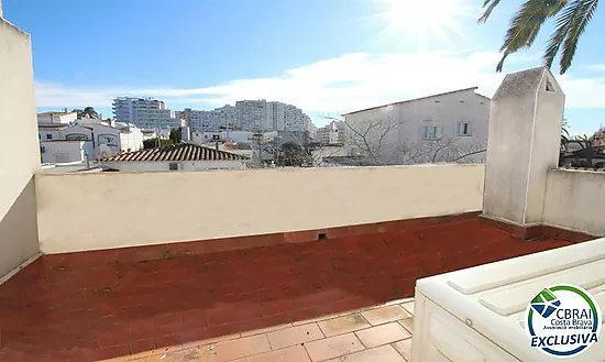 MONTGRÍ 4-bedroom house with garden a few meters from the beach