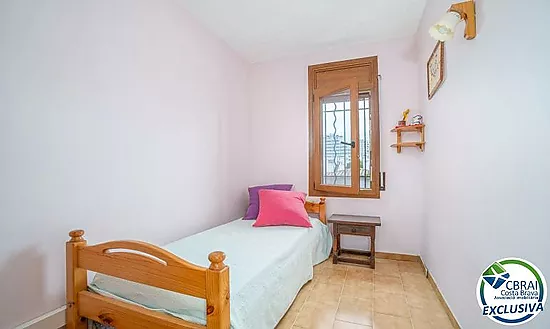 MONTGRÍ 4-bedroom house with garden a few meters from the beach