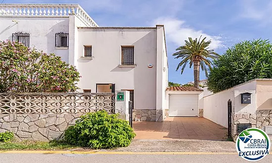 MONTGRÍ 4-bedroom house with garden a few meters from the beach