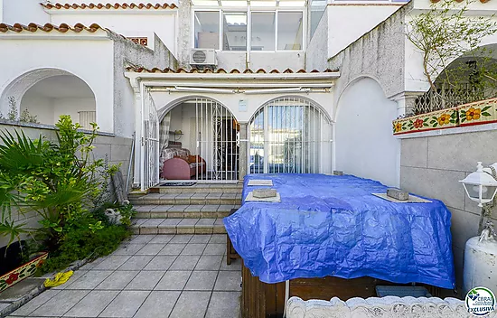 Maison mitoyenne à Empuriabrava avec amarrage de 9x4m. avant les ponts