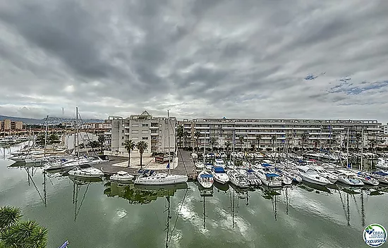 Appartement dernier étage d’une chambre avec vue sur le canal