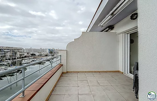 Appartement dernier étage d’une chambre avec vue sur le canal