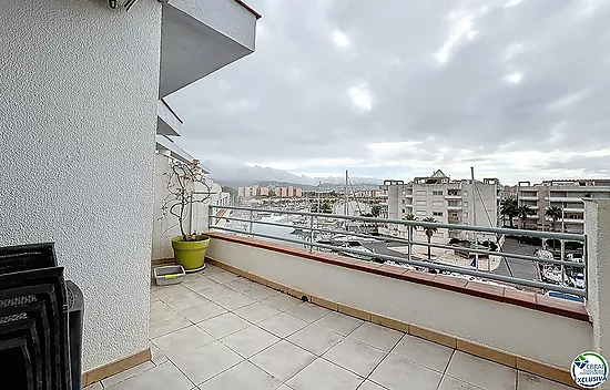 Appartement dernier étage d’une chambre avec vue sur le canal