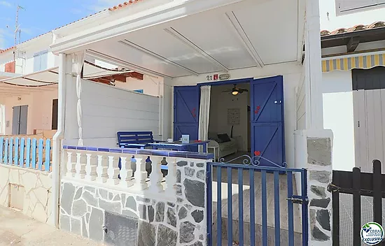 Casa con gran terraza al sur adosada ubicada en la zona de Sant Maurici en Empuriabrava