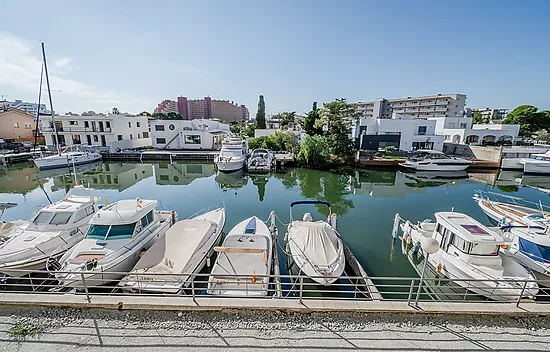 NICE STUDIO WITH TERRACE AND CANAL VIEWS