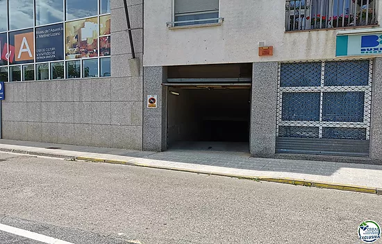 Garage fermé près du bureau de poste de Llançà