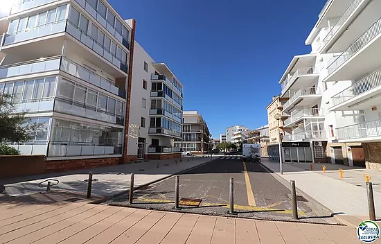 Penthouse avec grande terrasse de 31 m² à 50 m de la plage à Salatà