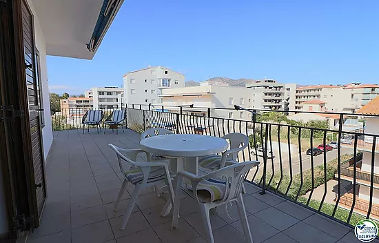 Penthouse avec grande terrasse de 31 m² à 50 m de la plage à Salatà