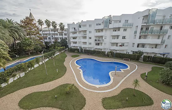 2-BEDROOM APPARTMENT WITH SWIMMING-POOL VIEWS