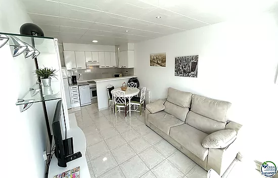 ¡Apartamento con vistas al mar, aparcamiento y licencia turística!