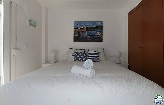 ¡Apartamento con vistas al mar, aparcamiento y licencia turística!