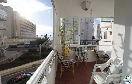 Nice apartment with sea views, 2 bedrooms, 2 terraces and 100 meters from the beach.