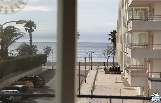 Nice apartment with sea views, 2 bedrooms, 2 terraces and 100 meters from the beach.