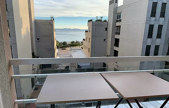 MUY BONITO APARTAMENTO EN 2ª LÍNEA DE MAR EN ROSAS VISTA MAR