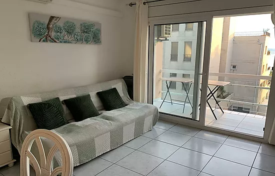 MUY BONITO APARTAMENTO EN 2ª LÍNEA DE MAR EN ROSAS VISTA MAR