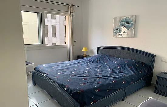 MUY BONITO APARTAMENTO EN 2ª LÍNEA DE MAR EN ROSAS VISTA MAR