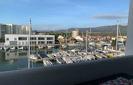 PRECIOSO APARTAMENTO CON VISTA AL CANAL con LICENCIA TURÍSTICA