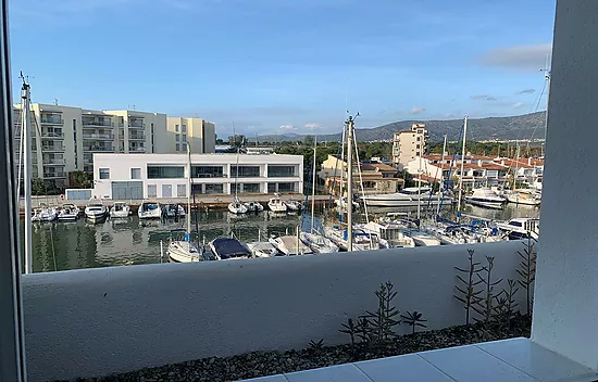 PRECIOSO APARTAMENTO CON VISTA AL CANAL con LICENCIA TURÍSTICA