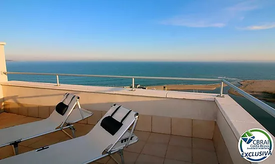 ÀNCORA Penthouse with two bedrooms and a large terrace with sea views and a tourist license