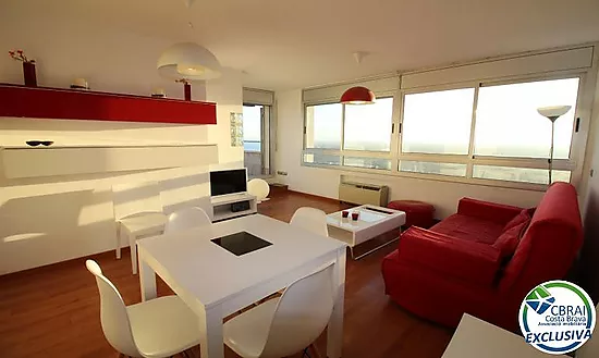 ÀNCORA Penthouse with two bedrooms and a large terrace with sea views and a tourist license