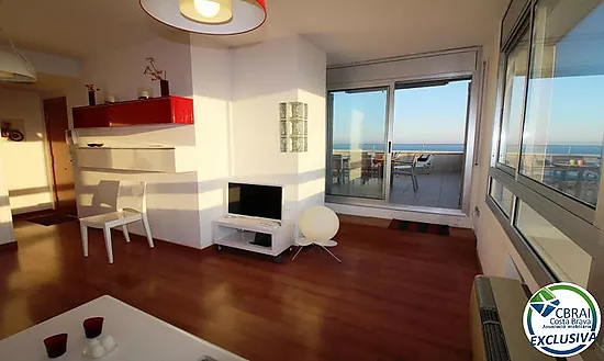 ÀNCORA Penthouse with two bedrooms and a large terrace with sea views and a tourist license