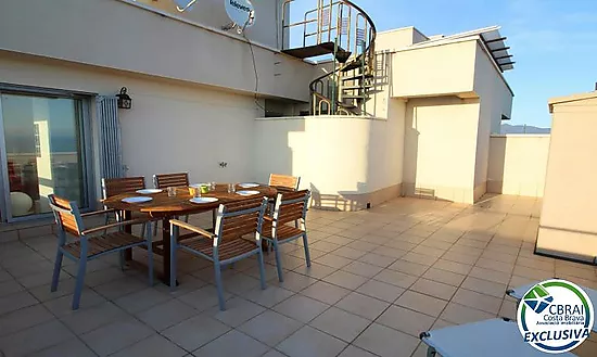 ÀNCORA Penthouse with two bedrooms and a large terrace with sea views and a tourist license