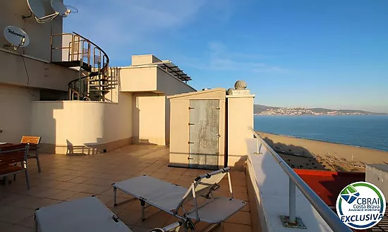 ÀNCORA Penthouse with two bedrooms and a large terrace with sea views and a tourist license