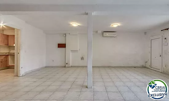 Casa adosada de 4 dormitorios, 2 baños y piscina comunitaria