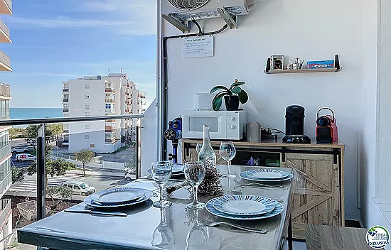 Renovated Studio 50m from the Beach in Roses, Costa Brava – Sea View and High-End Features