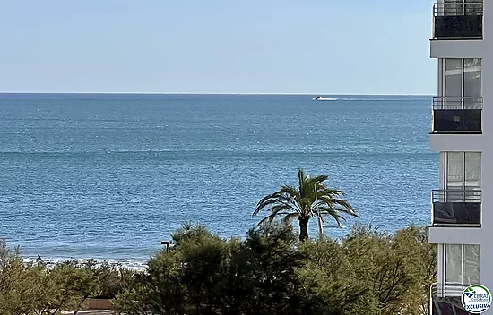 Studio rénové à 50 m de la plage à Roses, Costa Brava – Vue mer et prestations haut de gamme