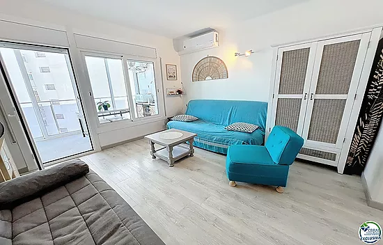 Renovated Studio 50m from the Beach in Roses, Costa Brava – Sea View and High-End Features