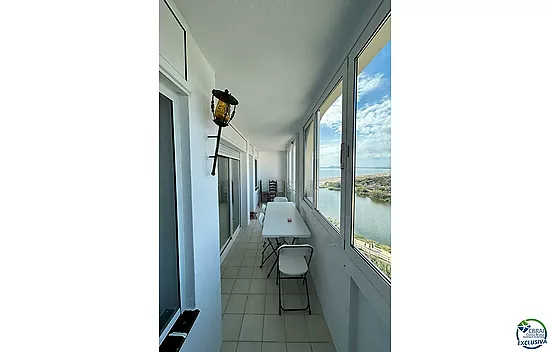 Renovated apartment with tourist license on the beachfront with magnificent views of the sea and the