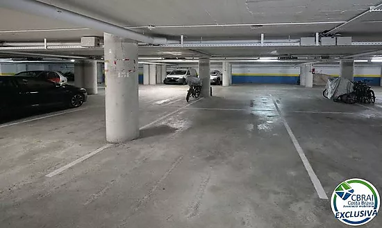 Place de parking privée en sous-sol