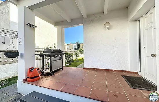 Hermosa Casa en Venta con 3 Dormitorios y Garaje